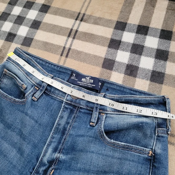 Hollister ultra high rise distress jean - Picture 7 of 8